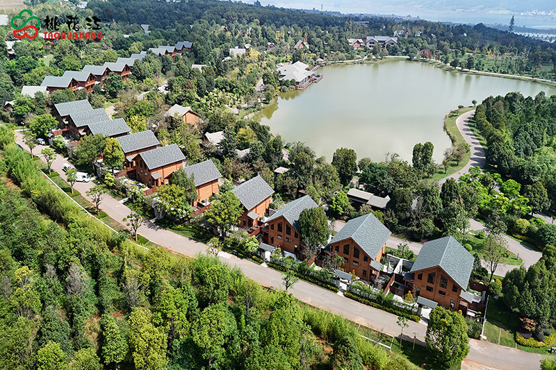 云南弥勒太平湖森林木屋酒店