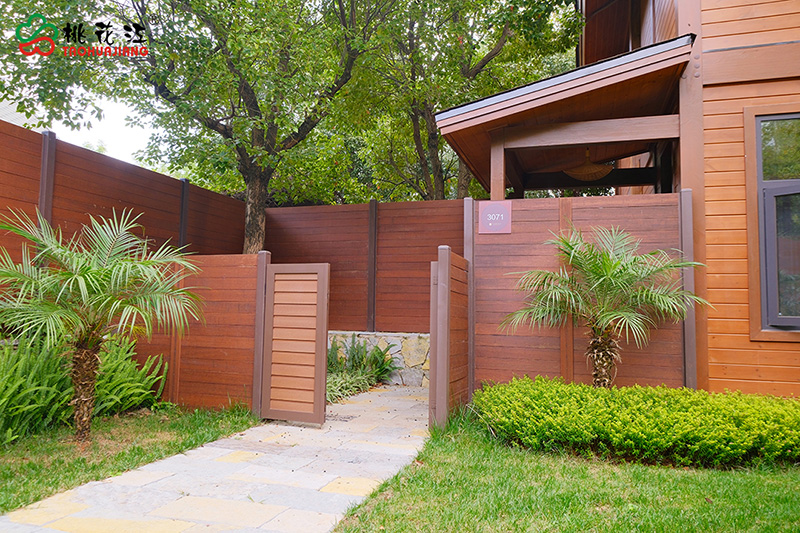 木屋酒店重竹围栏